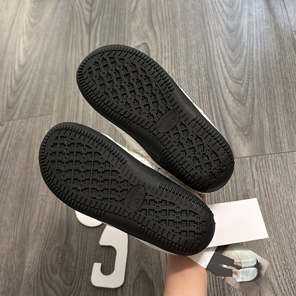 Slippers - Picture 5 of 5